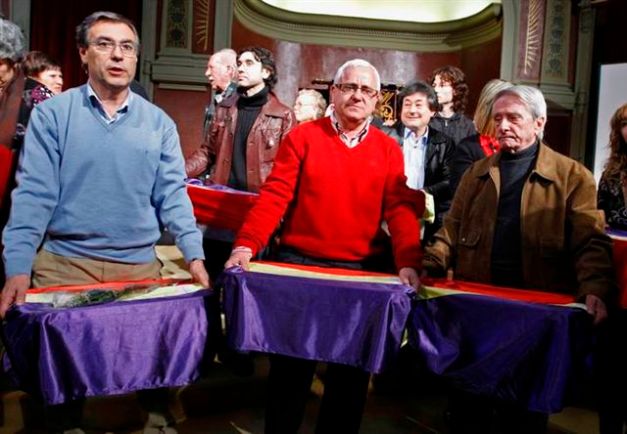 Final de la ceremonia de entrega de restos en Madrid, el 6 de marzo de 2010