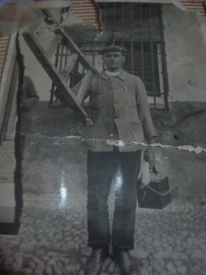 Eugenio Vélez. Sus restos no se han identificado aún. Su familia le espera