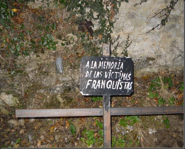 La primera placa que recordaba a los presos. Era 1990