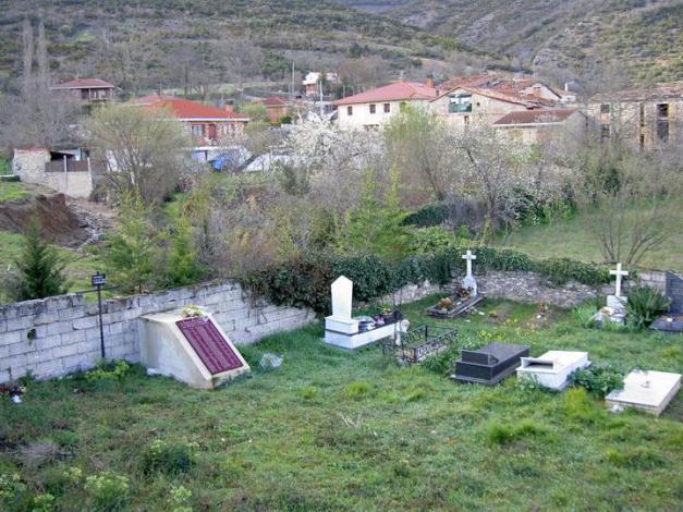 Solar de Instituciones Penitenciarias que en los 70 se incluyó en la ampliación del Cementerio (Foto hecha antes de la exhumación)
