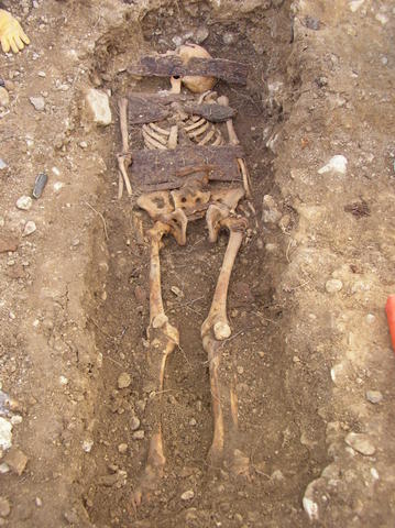 Restos de un preso en la exhumación de Valdenoceda