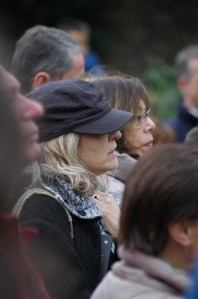 Mañana de frío en Valdenoceda, lugar precioso. Todos atentos. Foto: José L. Sempere