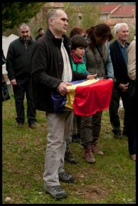 Recogiendo a Delfino Campo