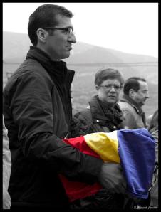 Recogiendo a Felipe Mora. Foto. Elena Alonso