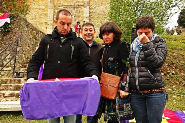 El nieto de Cipriano Frías Cámara recoge los restos de su abuelo, identificado. Gracias, familia.